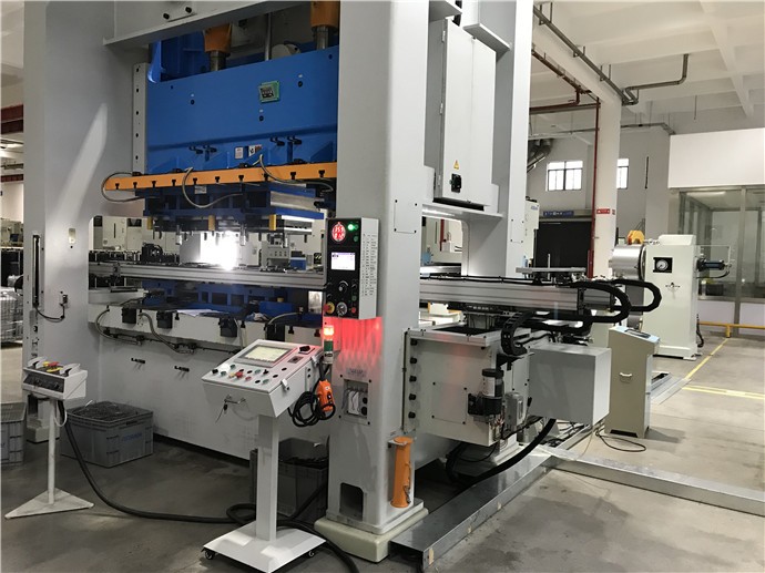 三次元機(jī)械手是如何聯(lián)動多工序沖壓生產(chǎn)的？