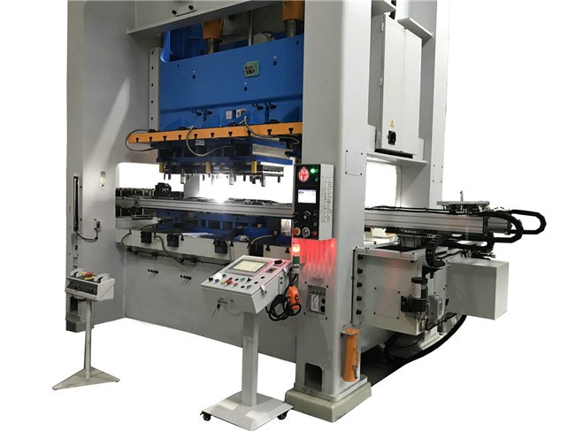 沖床三次元機(jī)械手：提升生產(chǎn)效率、降低成本、保障質(zhì)量的利器