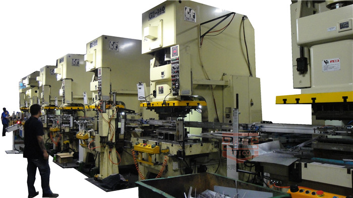 沖床沖壓機(jī)械手自動化作業(yè)可以改善企業(yè)哪些方面？